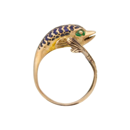 137 - A 14k gold emerald set in blue and green enamel decorated dolphin design ring. The dolphins head set... 