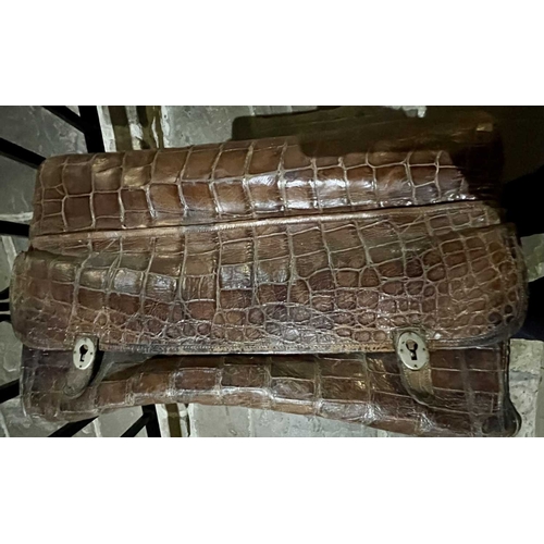 1064 - ± Jacob Sproat Pawnbroker Fine Luggage An officer's crocodile toilet case by Asprey 166 Bond Street ... 