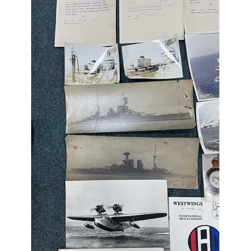 1122 - ± Entrance RAF & Navy Ephemera. A collection of RAF & Navy ephemera comprising photographs, WWII nav... 