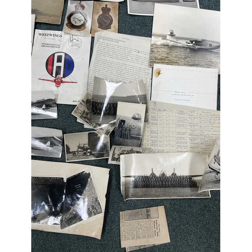 1122 - ± Entrance RAF & Navy Ephemera. A collection of RAF & Navy ephemera comprising photographs, WWII nav... 