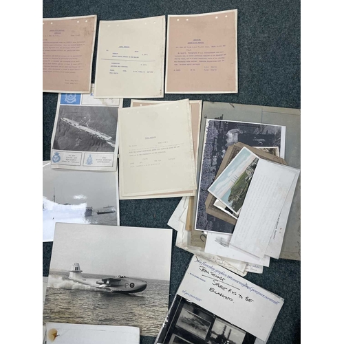 1122 - ± Entrance RAF & Navy Ephemera. A collection of RAF & Navy ephemera comprising photographs, WWII nav... 