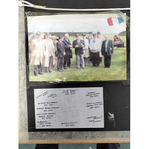 1127 - ± Entrance Spitfire pilots autographs Framed collection of WW2 Spitfire pilots autographs - This lot... 