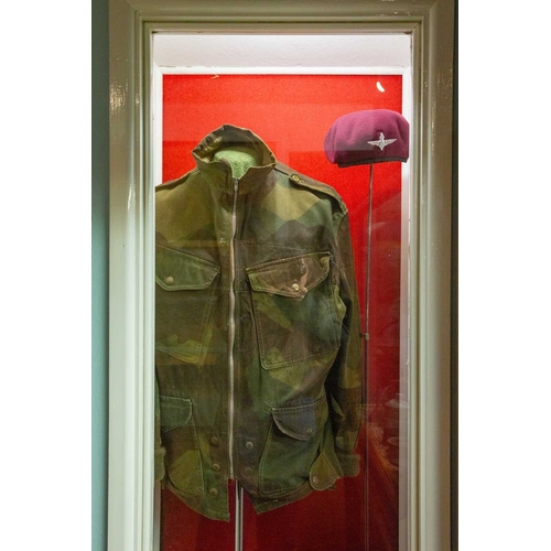 1177 - ± The War Gallery WW2 or later Denison smock Combat Jacket A WW2 or later Denison smock Combat Jacke... 