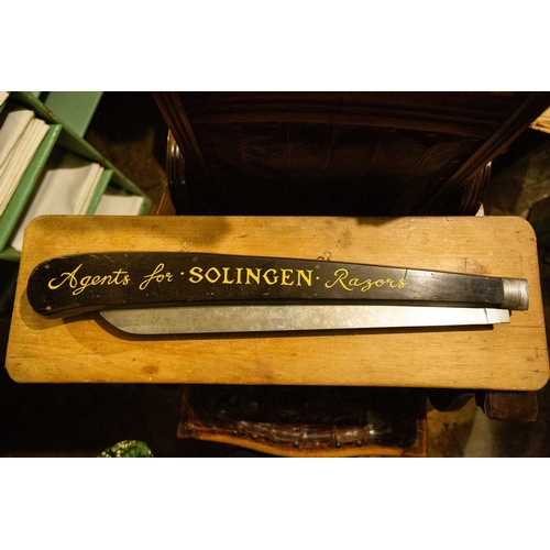 366 - ± E Thomas Gentleman's Hairdresser Impressive Solingen shop display advertising folding pen knife An... 