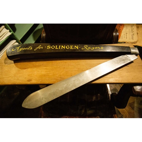 366 - ± E Thomas Gentleman's Hairdresser Impressive Solingen shop display advertising folding pen knife An... 