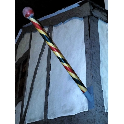 387 - ± E Thomas Gentleman's Hairdresser Painted wood Barber's pole Painted wood Barber's pole 95cm - This... 