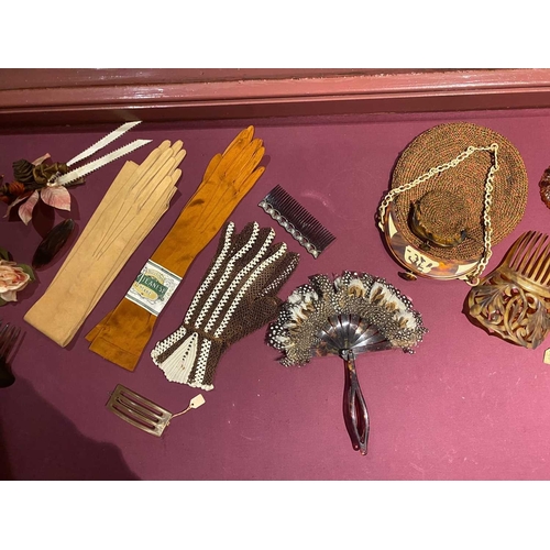 600 - ± K Fillingham Milliners Shop stock, beaded purses, haircombs, gloves etc. The remaining contents of... 