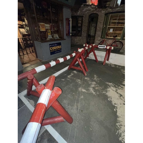 998 - ± Britain in the Blitz 17 Red & White Painted Wooden Barriers 17 red & white painted wooden barriers... 