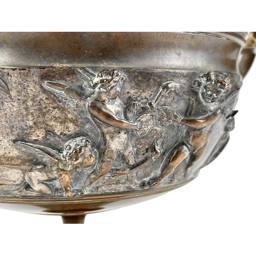 85 - A Ferdinand Barbedienne bronze tazza. France, 19th century, with twin lion mask mounted handles and ... 