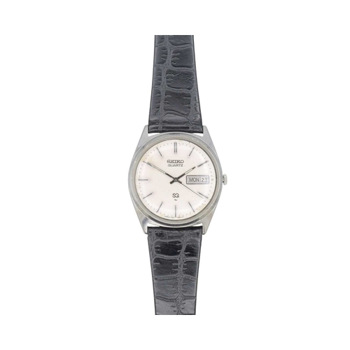 1084 - SEIKO - A stainless steel gentleman's quartz wristwatch. Ref. 7123-8290, the signed silvered dial wi... 