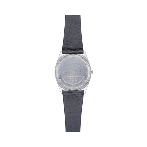 1084 - SEIKO - A stainless steel gentleman's quartz wristwatch. Ref. 7123-8290, the signed silvered dial wi... 
