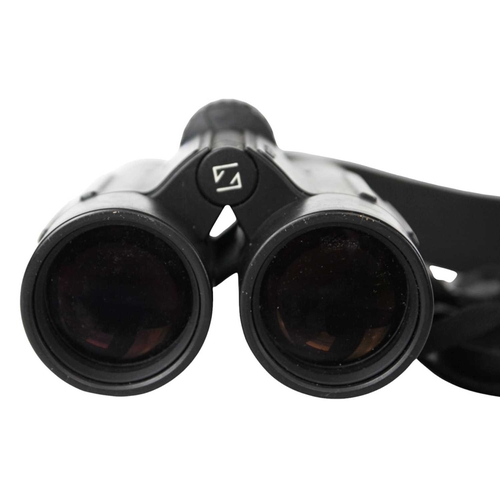 219 - Carl Zeiss Sports Optics Victory binoculars. Boxed, with canvas carry bag. These binoculars are in g... 