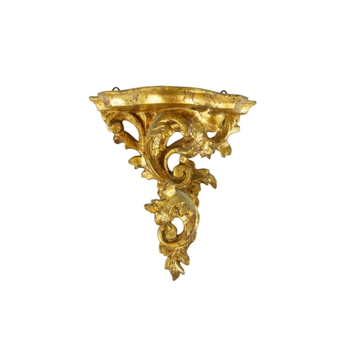 53 - Three Italian carved gilt wood wall brackets. 20th century, in the Florentine style, with rococo car... 