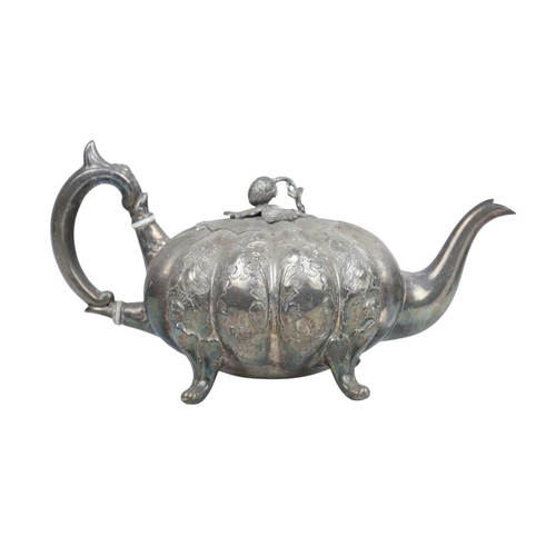 197 - An Edwardian pierced silver vase. Of trumpet form, Birmingham, 1905, 2.3oz, with a cut glass liner, ... 