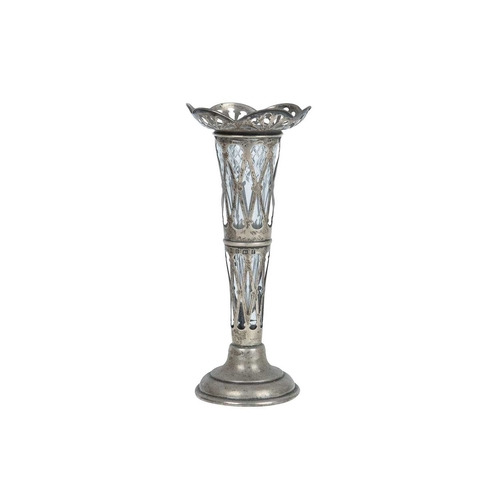 197 - An Edwardian pierced silver vase. Of trumpet form, Birmingham, 1905, 2.3oz, with a cut glass liner, ... 