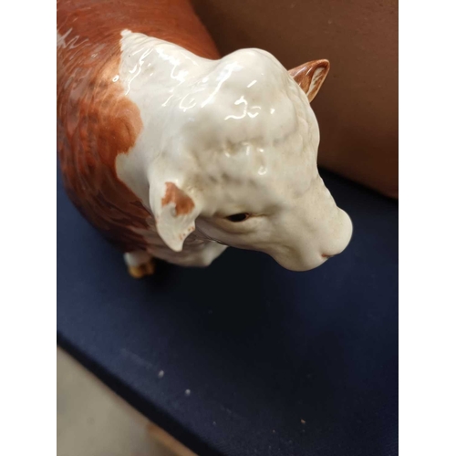 289 - Beswick. A Hereford bull, cow and calf, together with a Highland calf, all with 'Beswick England' ba... 