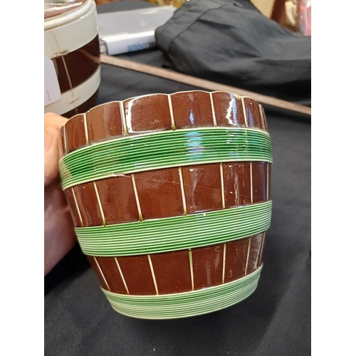 327 - A late 18th/early 19th century Wedgwood bulb pot with banded decoration. With removable tray. Impres... 
