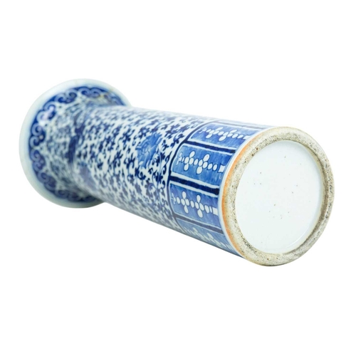 423 - A Chinese blue and white cylinder vase. Late Qing, with a slightly everted rim, painted with dragons... 