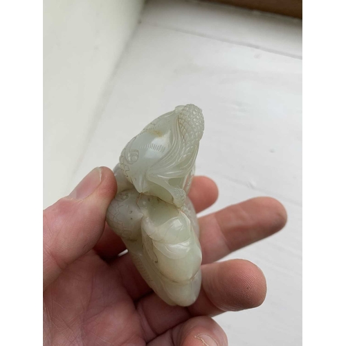 426 - A Chinese carved celadon jade group of quail, Qing Dynasty, 18th/19th century. Jade height 4cm, widt... 