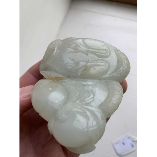 426 - A Chinese carved celadon jade group of quail, Qing Dynasty, 18th/19th century. Jade height 4cm, widt... 