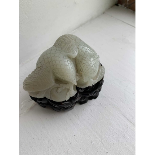 426 - A Chinese carved celadon jade group of quail, Qing Dynasty, 18th/19th century. Jade height 4cm, widt... 