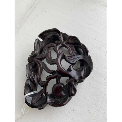 426 - A Chinese carved celadon jade group of quail, Qing Dynasty, 18th/19th century. Jade height 4cm, widt... 