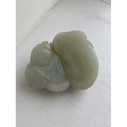426 - A Chinese carved celadon jade group of quail, Qing Dynasty, 18th/19th century. Jade height 4cm, widt... 
