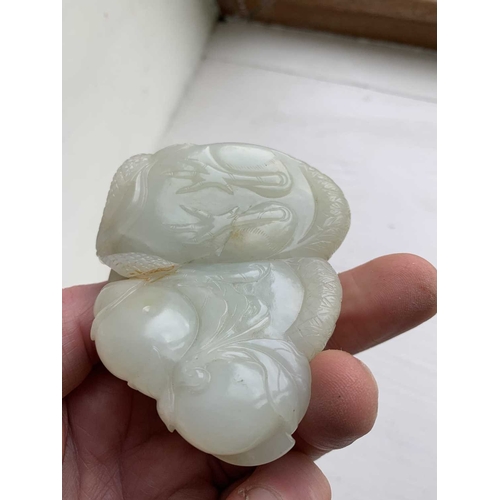 426 - A Chinese carved celadon jade group of quail, Qing Dynasty, 18th/19th century. Jade height 4cm, widt... 