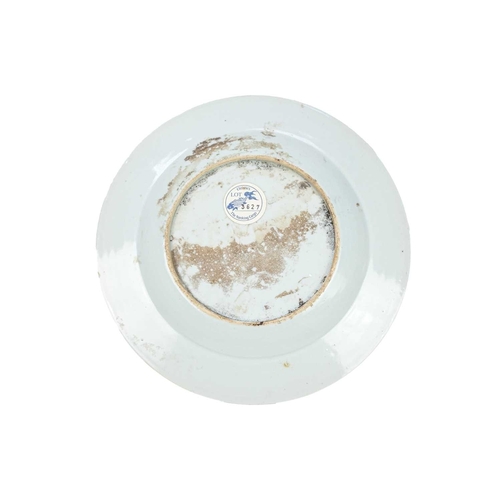 427 - A Nanking cargo porcelain plate. Painted with the peony pattern, diameter 23cm, from lot number 3627... 