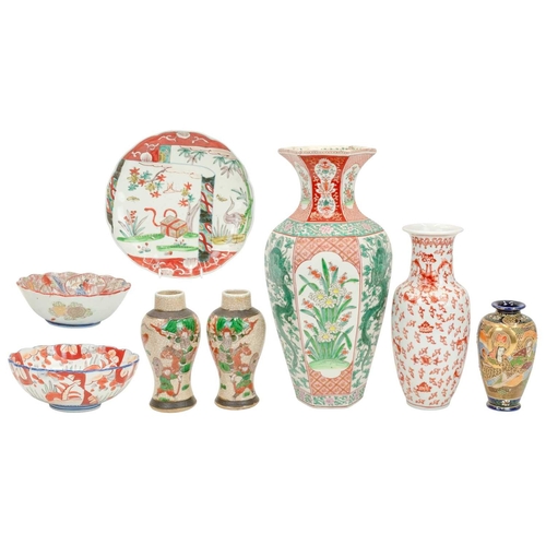 451 - A Chinese Famille Verte hexagonal vase. Late 19th century, painted with alternate panels of dragons ... 