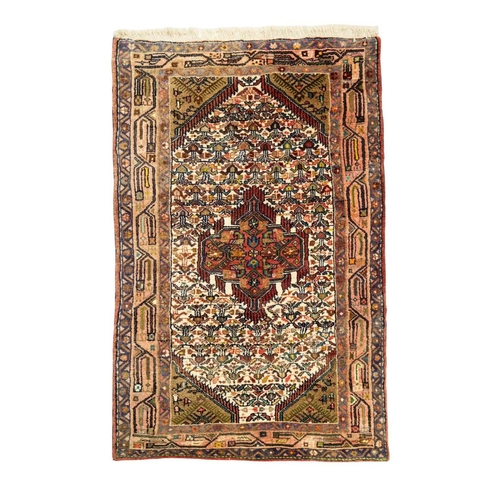 477 - A Hamadan wool rug, Late 20th century, made in Iran, wool pile on cotton, 158cm x 102cm.