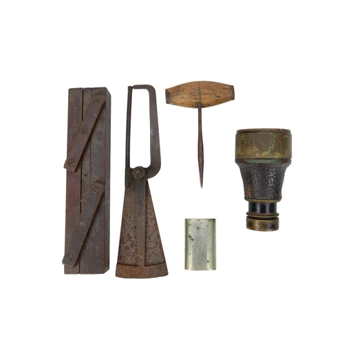 851 - The Corporation of Trinity House Commander C. E. K. Kendall-Carpenter. A collection of items, includ... 