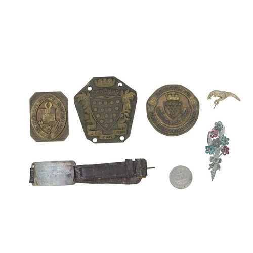 851 - The Corporation of Trinity House Commander C. E. K. Kendall-Carpenter. A collection of items, includ... 