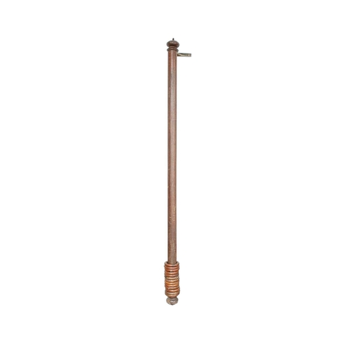 922 - A mahogany curtain pole. Of good quality, with turned finials, brass wall brackets and eleven wooden... 