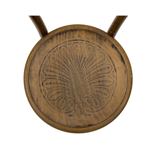 975 - A set of seven bentwood bistro chairs. Thonet style, early 20th century, with double hoop backs and ... 