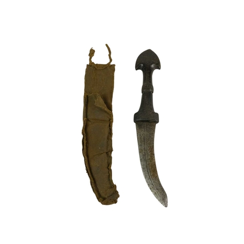 183 - A North African Khanjar dagger. 19th century, with a curved double edge blade and shaped horn grip, ... 