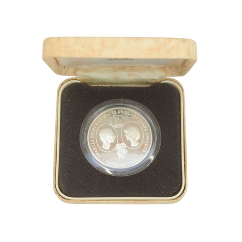 200 - Great Britain and World Silver Coins. Lot includes:1935 and 1937 Great Britain crowns1902 Maundy 4d1... 