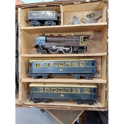 261 - Hornby O gauge Riviera Blue clockwork train set. Comprising Nord loco & tender, all brown, with smok... 