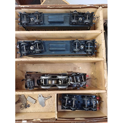 261 - Hornby O gauge Riviera Blue clockwork train set. Comprising Nord loco & tender, all brown, with smok... 