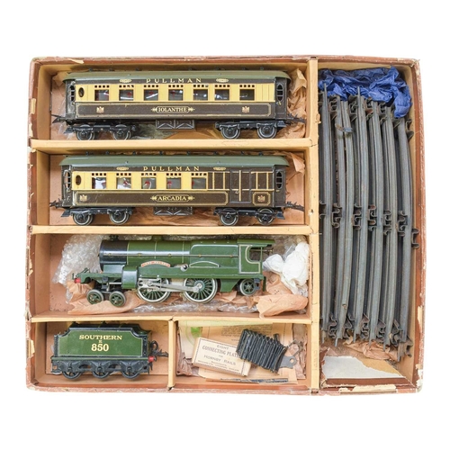 271 - A Hornby O gauge Golden Arrow Pullman clockwork train set. With Southern green painted Lord Nelson N... 