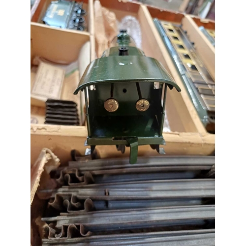271 - A Hornby O gauge Golden Arrow Pullman clockwork train set. With Southern green painted Lord Nelson N... 