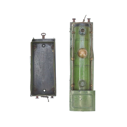 272 - A Hornby O gauge 4-4-0 clockwork LNER locomotive and tender. Number 2711, in lined green paintwork, ... 