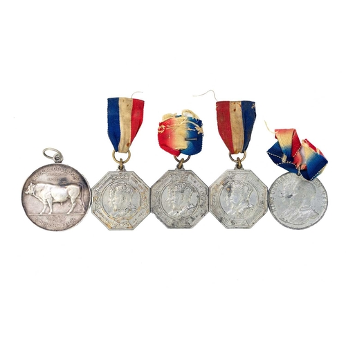 286 - Queen Mary Gift Tin containing various cap badges and medallions. Lot includes a good 1911 Belgium A... 