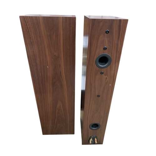 306 - Monitor Audio Silver 300 7g floor standing speakers. 200w, in the walnut veneer finish, height 100cm... 