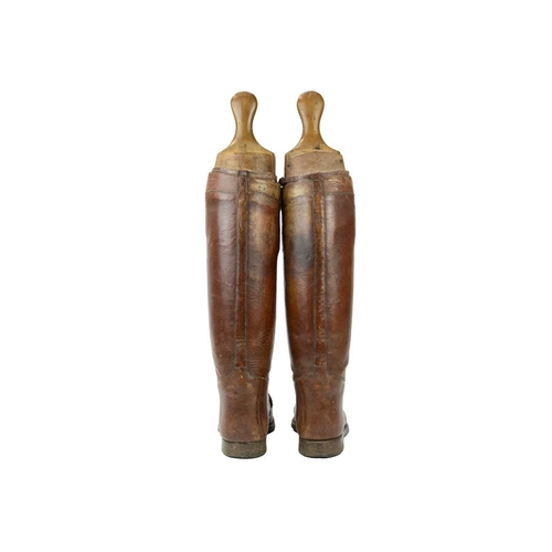 50 - A pair of brown leather military or riding boots. Early 20th century, approximate men's size 12 (UK)... 