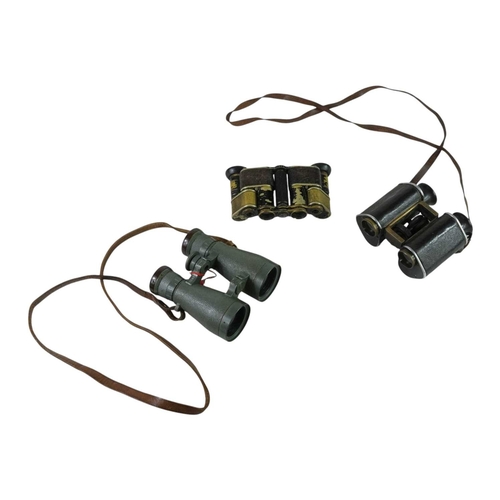 204 - A pair of German WWI period military-style binoculars, 'C P Goerz Berlin Trieder Binocle'. Cased, wi... 