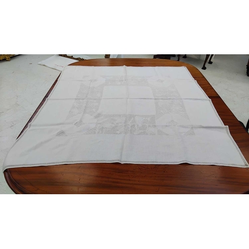 640 - A length of mid century machine embroidered fabric border. Depicting a coach and horses, height 8.5c... 