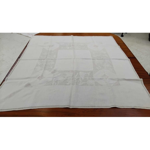 640 - A length of mid century machine embroidered fabric border. Depicting a coach and horses, height 8.5c... 