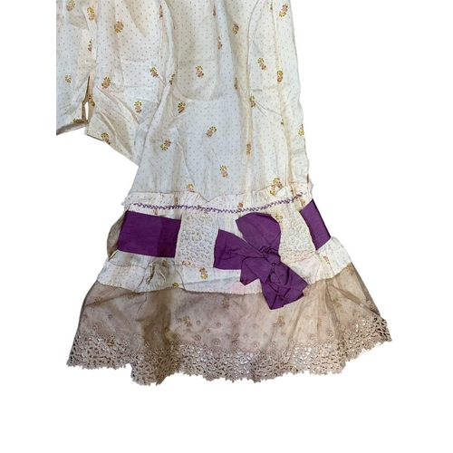 644 - Two pairs of patterned silk bloomers. Or open drawers, with ribbon and lace detailing, one pair is i... 