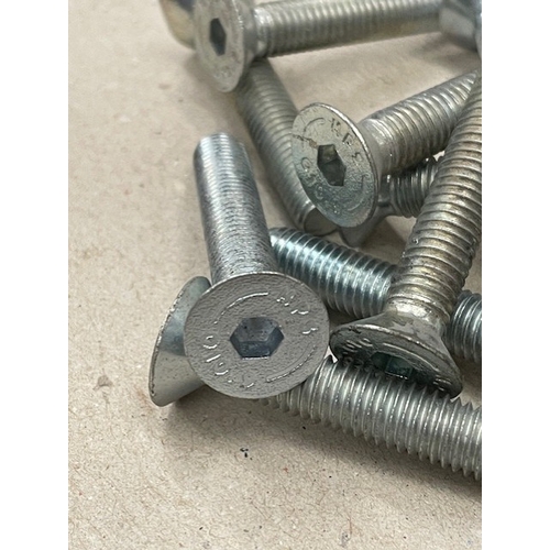 10 - APPROX 1500 PIECES OF M8 X 50MM BZP CR3 BOLTS

FINISH: BRIGHT ZINC PLATED
LENGTH: 50MM
SIZE: M8
FIXI... 